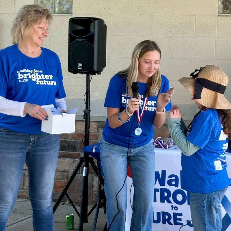 Kelly and Sammie Fish at Cincinnati Chapter Walk Strong to Cure JM event